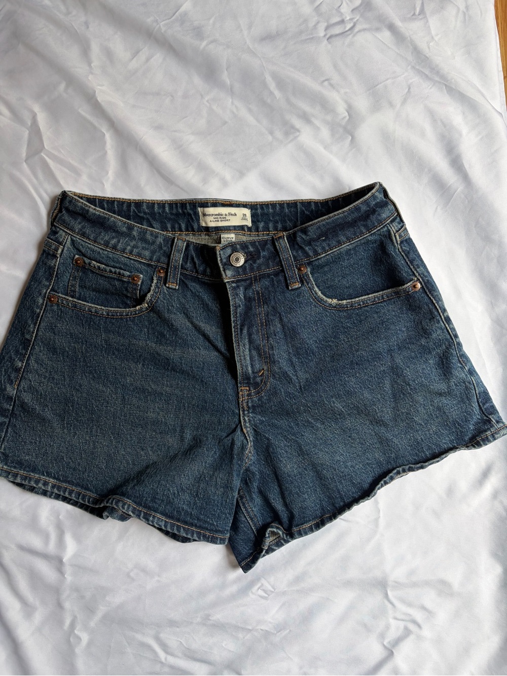 Abercrombie & Fitch Curve Love Mid Rise A-Line Denim Shorts Size 28 NWT